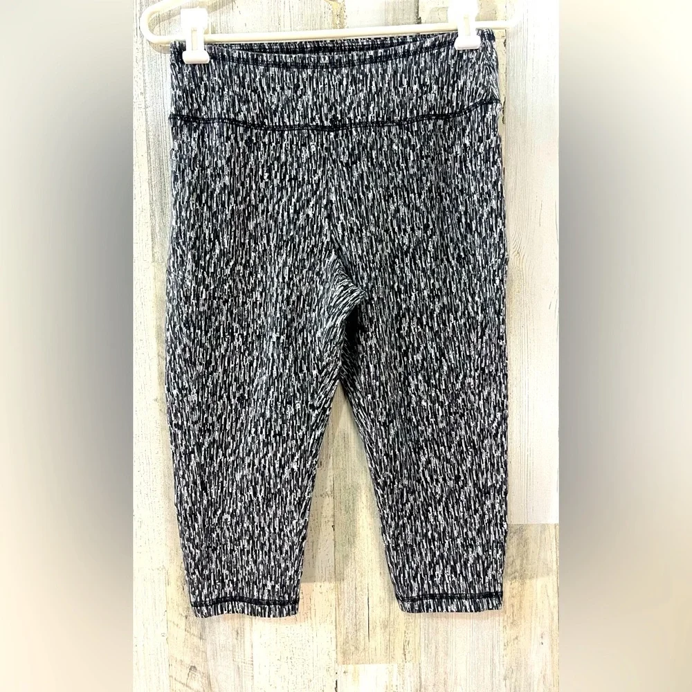 T By Talbots Black White Women's Cropped Capri Leggings side pockets Medium - Picture 1 of 10